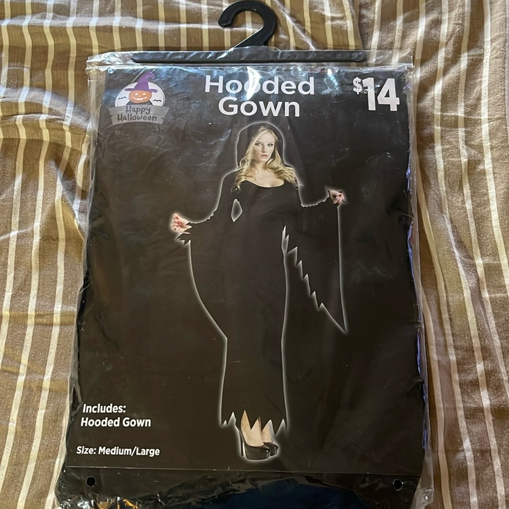 NIP Hooded Gown, Halloween Female Witch/Goth/Long Hooded Costume